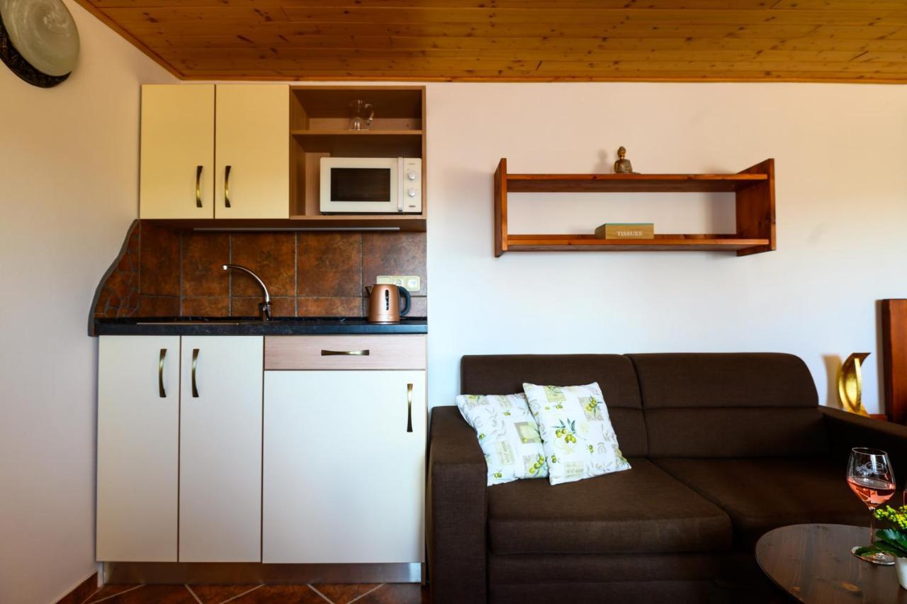 Penzion U TŘÍ RŮŽÍ Vrbice Esterno foto