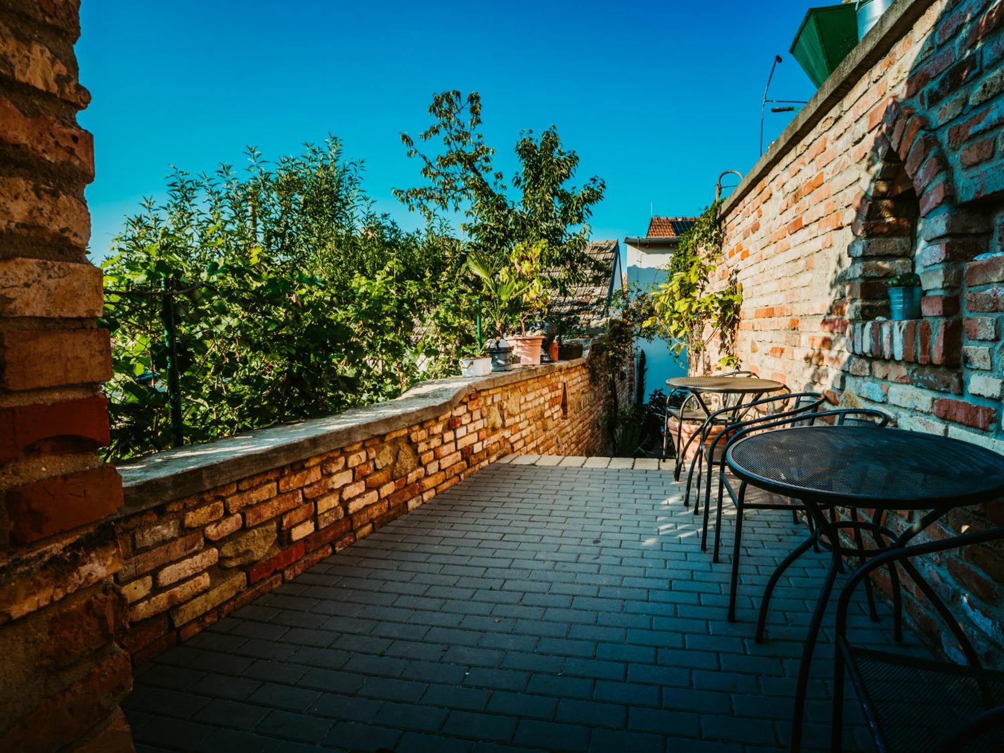 Penzion U TŘÍ RŮŽÍ Vrbice Esterno foto