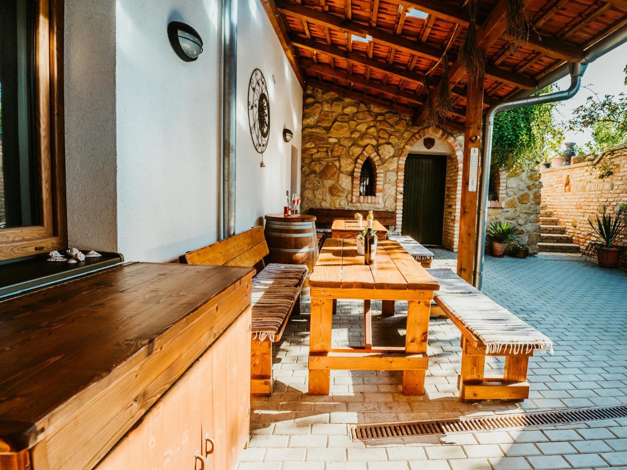 Penzion U TŘÍ RŮŽÍ Vrbice Esterno foto